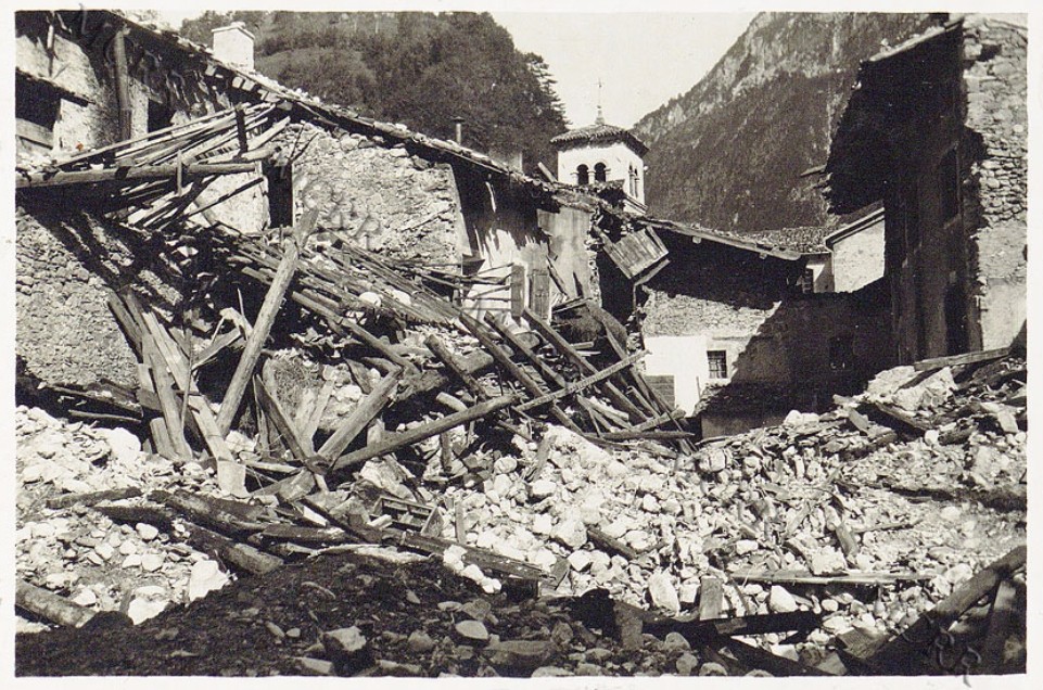 Case bombardate Dogna 1915